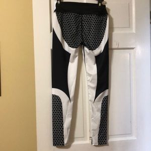 Leggings - never worn ordered online.